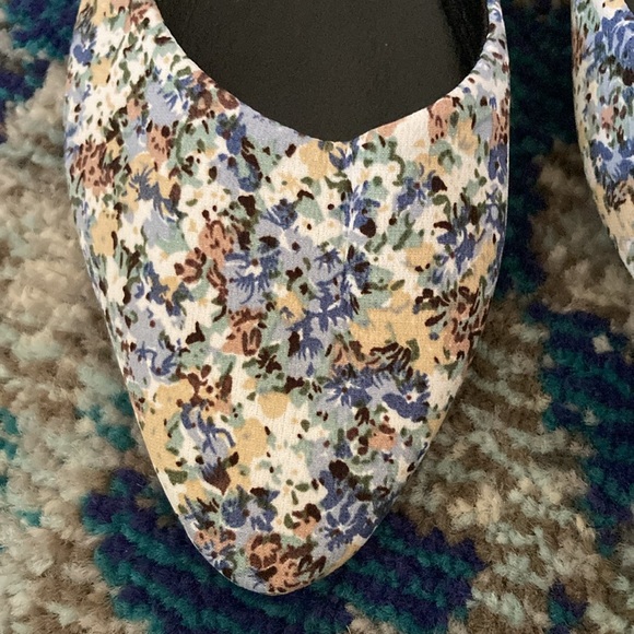 Stylish cloth flats. - Picture 2 of 5